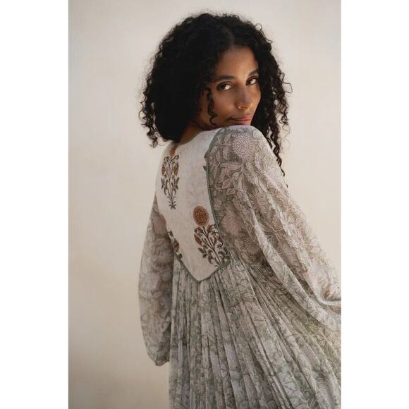 DAUGHTERS OF INDIA Diya Midi Dress in Pistacho Green Size XS - Picture 3 of 16